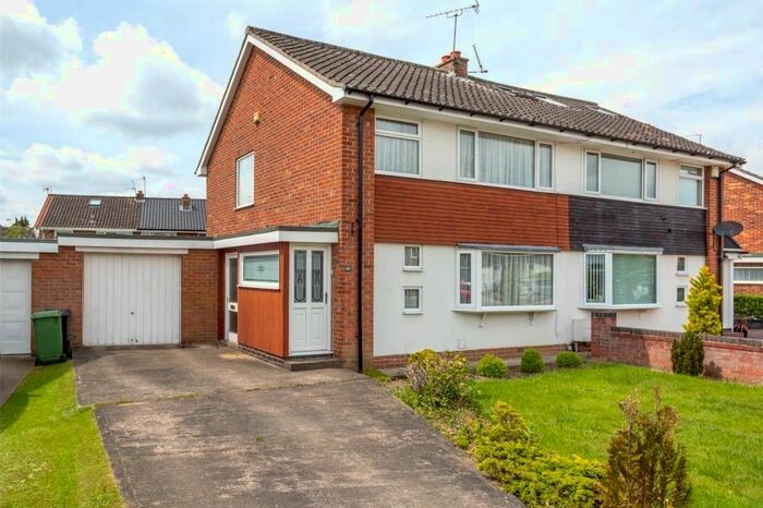 3 Bedroom Semi-Detached House To Rent In Bramley Garth, Heworth, York, YO31