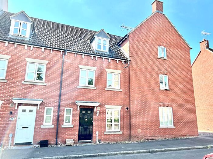 3 Bedroom Terraced House For Sale In Zander Road, Calne, SN11