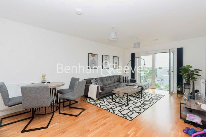 2 Bedroom Flat To Rent In Lakeside Drive, Park Royal, NW10