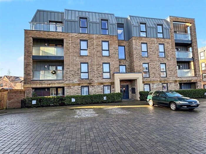 2 Bedroom Apartment For Sale In Mulberry Way, Bath, BA2