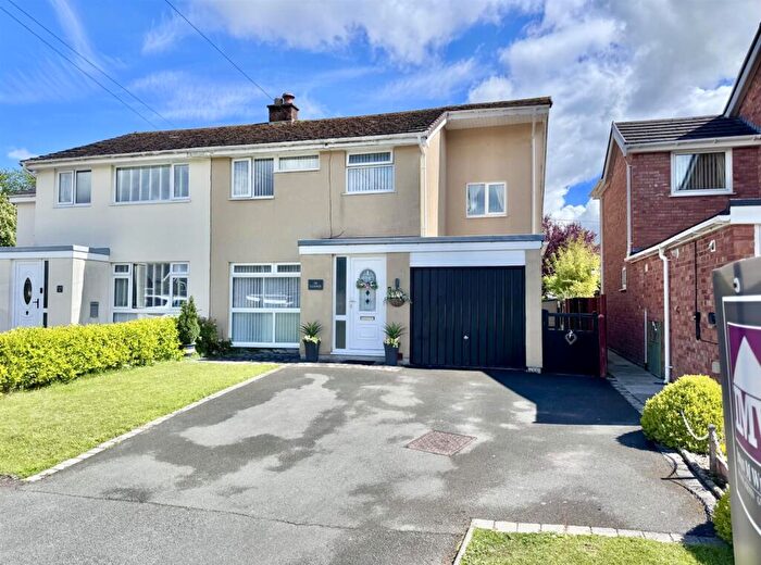 4 Bedroom Semi-Detached House For Sale In Llwyn Brith, Llanrwst, LL26