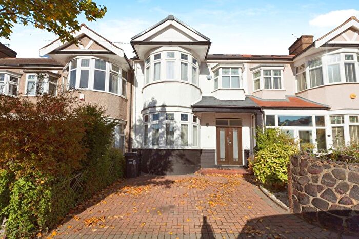 4 Bedroom Terraced House For Sale In Fowey Avenue, Ilford, IG4
