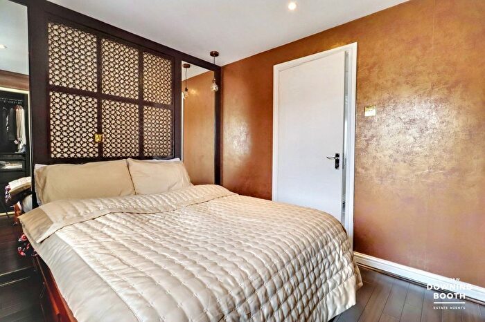 2 Bedroom Semi-Detached House For Sale In Kenilworth Crescent, Cavendish Park, Walsall, WS2