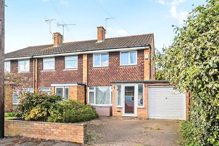 3 Bedroom End Terrace House For Sale In Courtfield Road, Ashford, TW15