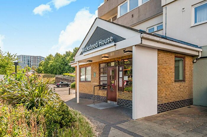 2 Bedroom Flat For Sale In Wicksteed House, Green Dragon Lane, TW8