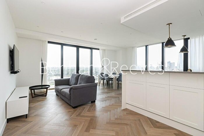 3 Bedroom Apartment To Rent In Square, London, E1W