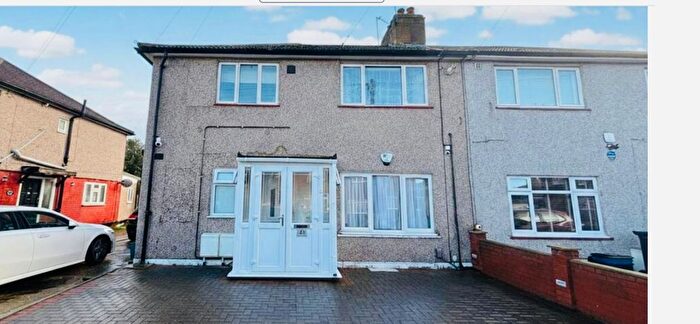 2 Bedroom Maisonette To Rent In Gaysham Avenue, Ilford, IG2