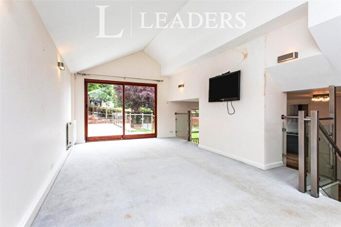 4 Bedroom House To Rent In Coniston Way, Reigate, Surrey, RH2