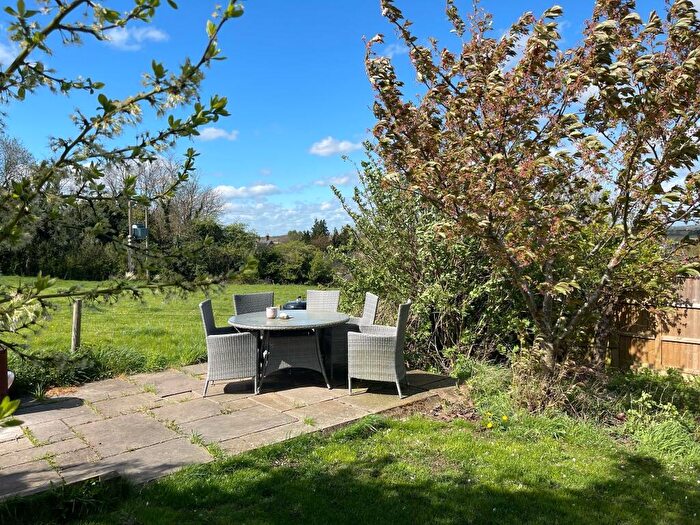 5 Bedroom Detached House For Sale In Spinney Rise, Denford, Kettering, NN14