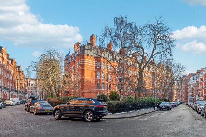2 Bedroom Flat To Rent In Kensington Court Place, London, W8