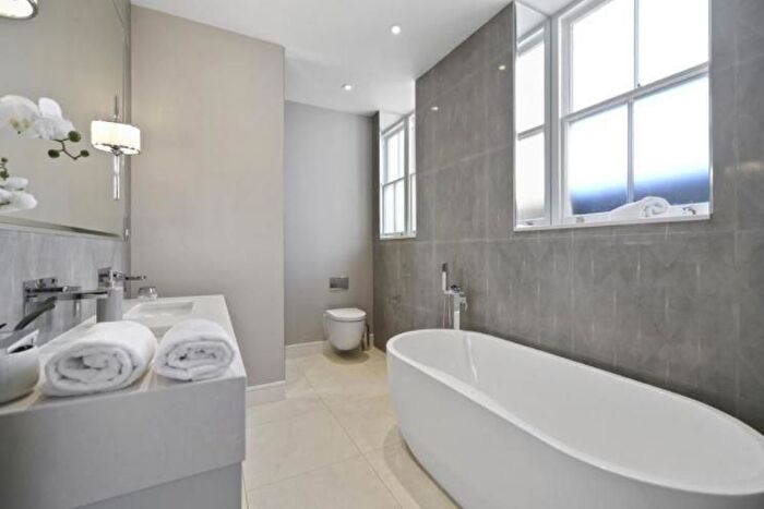 2 Bedroom Flat To Rent In Chesterfield Gardens, Mayfair, London, W1J