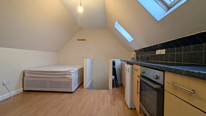 Studio To Rent In London Road, Slough, Berkshire, SL3