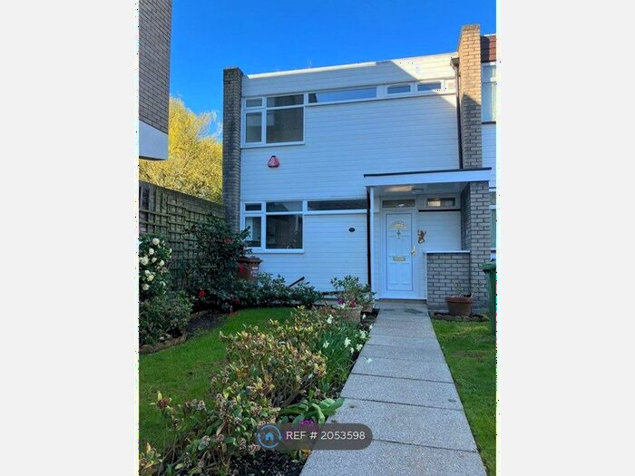 3 Bedroom Semi-Detached House To Rent In Tracy Court, Stanmore, HA7