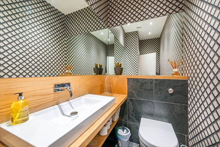 3 Bedroom Flat For Sale In Westbourne Terrace, Paddington, London, W2