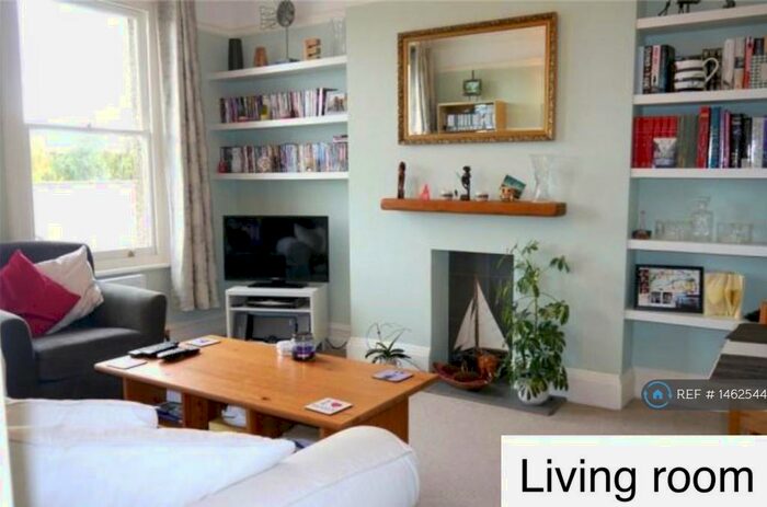 2 Bedroom Flat To Rent In Bulwer Road, Barnet, EN5