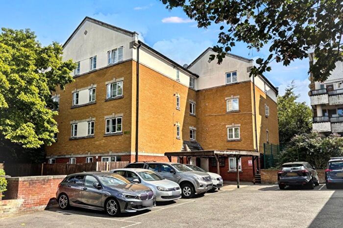 3 Bedroom Flat For Sale In Flat Presentation House, Wick Road, Hackney, London, E9