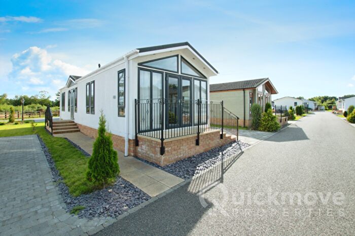 2 Bedroom Park Home For Sale In Wimborne, Dorset, BH21