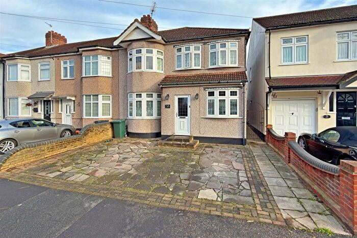 5 Bedroom End Terrace House For Sale In Southdown Road, Hornchurch, RM11