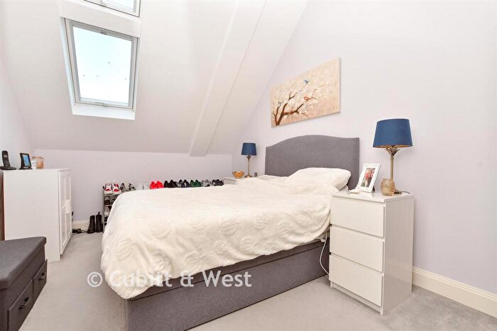 1 Bedroom Apartment For Sale In Challenge Court, Leatherhead, Surrey, KT22
