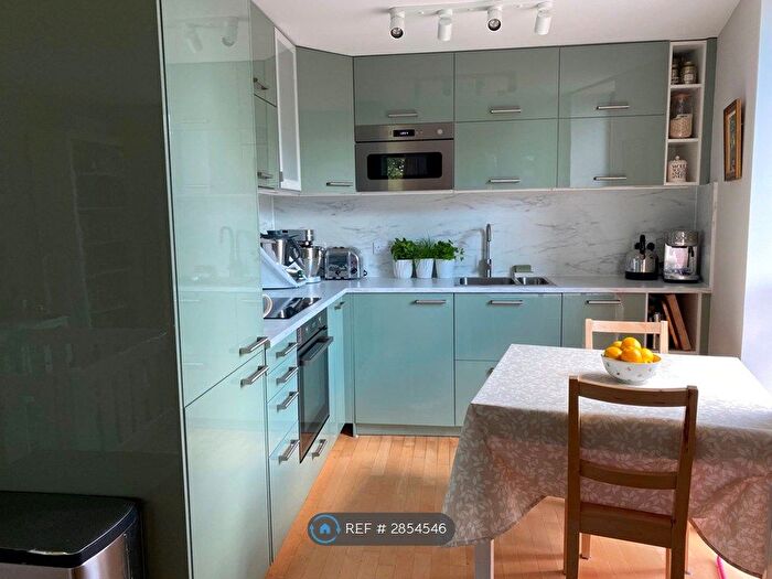 2 Bedroom Flat To Rent In Carter House, London, SW11