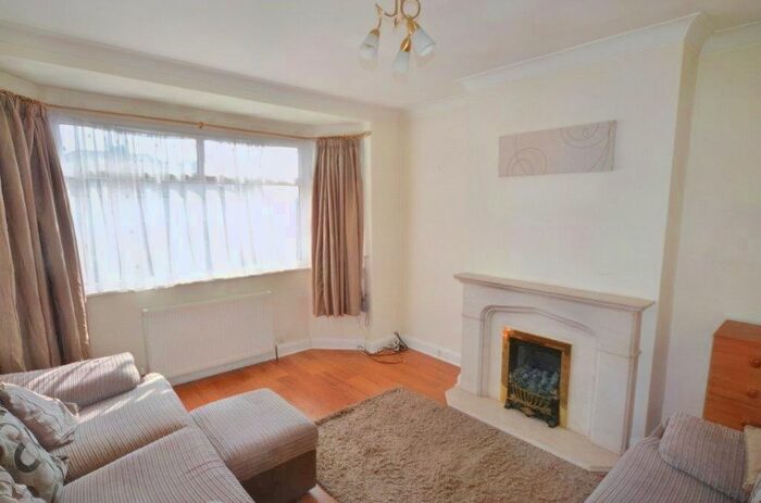 2 Bedroom Maisonette To Rent In Wingfield Way, Ruislip, HA4