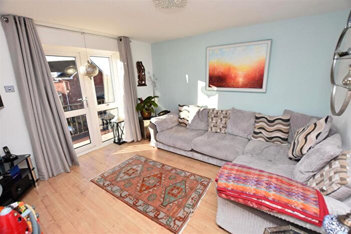 3 Bedroom House To Rent In Kingfisher Way, Birmingham, West Midlands, B30