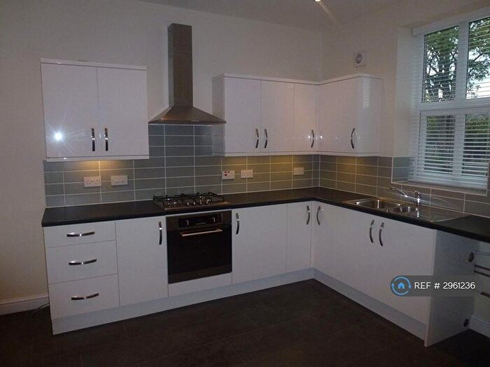 3 Bedroom Terraced House To Rent In Lambgates, Hadfield, Glossop, SK13