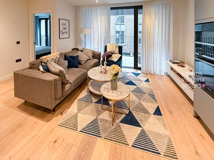 2 Bedroom Flat To Rent In Clarendon Court, Golden Lane, London, EC1Y