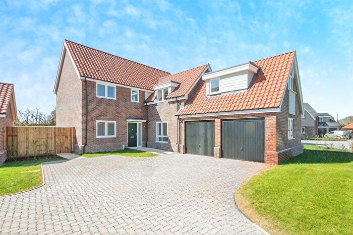 4 Bedroom Detached House For Sale In Spalding Way, Chelmondiston, Ipswich, IP9