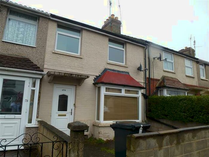 2 Bedroom House To Rent In Ferndale Road, Swindon, SN2