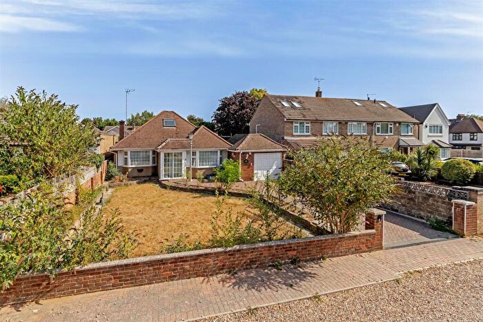 3 Bedroom Detached Bungalow For Sale In The Mall, Park Street, St. Albans, AL2