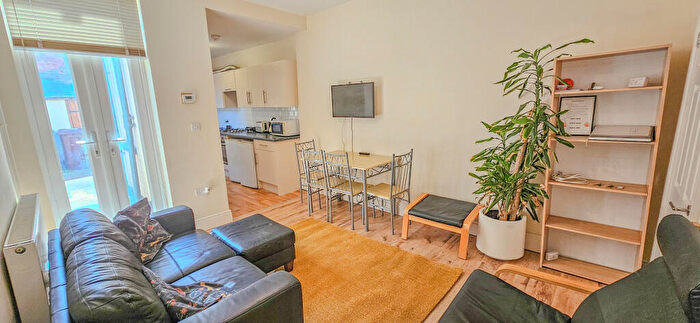 3 Bedroom Terraced House To Rent In Carholme Road - Student House - / Academic Year, LN1