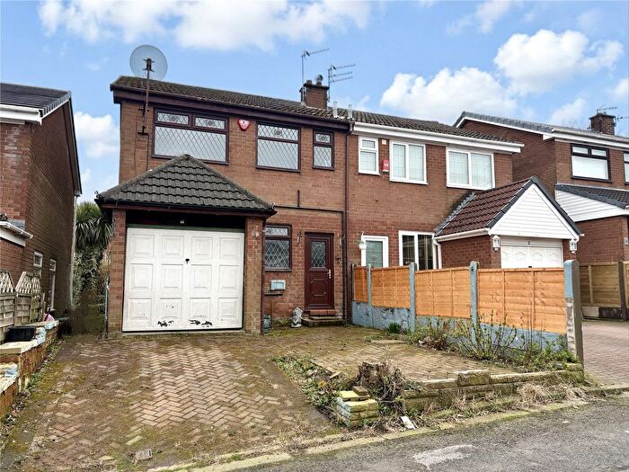 3 Bedroom Semi Detached House For Sale In Minster Way, Chadderton, Oldham, OL9