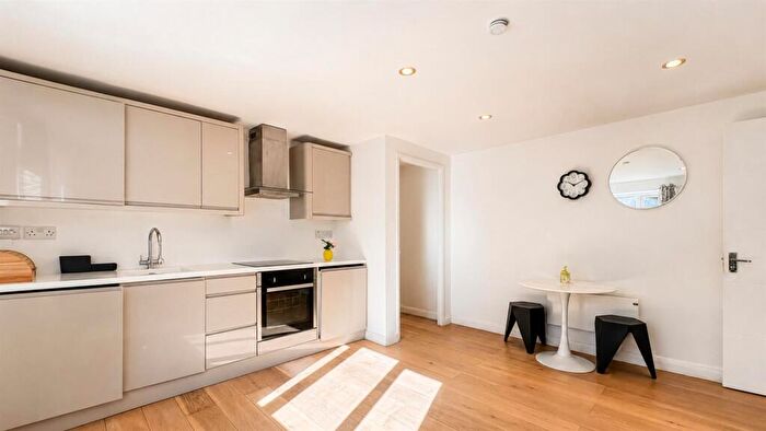1 Bedroom Flat For Sale In Jade Close, London, E16