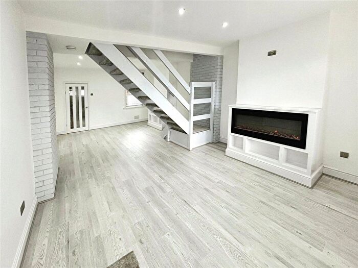 3 Bedroom Terraced House To Rent In Derby Road, Swadlincote, Derbyshire, DE11