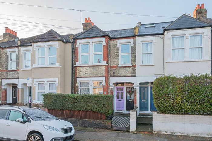 2 Bedroom Flat To Rent In Himley Road, Tooting, London, SW17