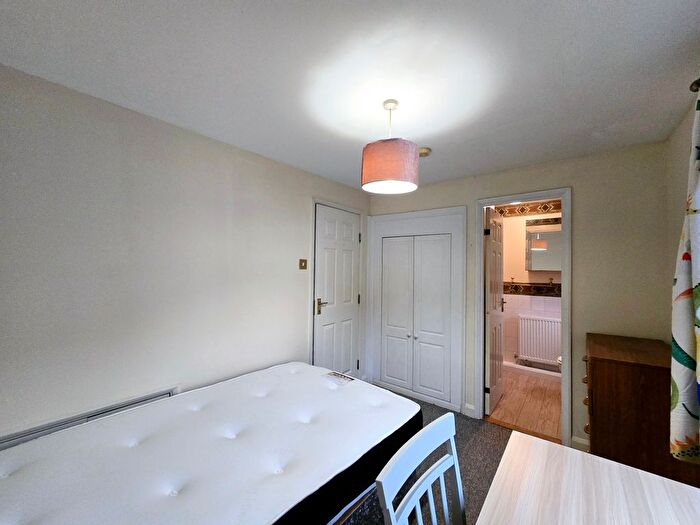 5 Bedroom Terraced House To Rent In Keats Close, Bermondsey, SE1