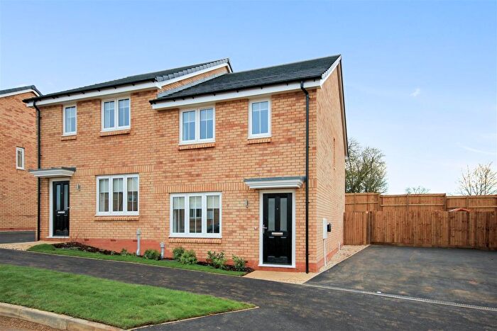 3 Bedroom Semi Detached House To Rent In Sickle Drive, Wellingborough, NN8