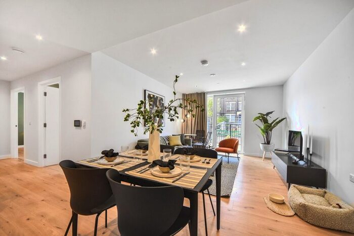 2 Bedroom Flat To Rent In Evelyn Street, London, SE8
