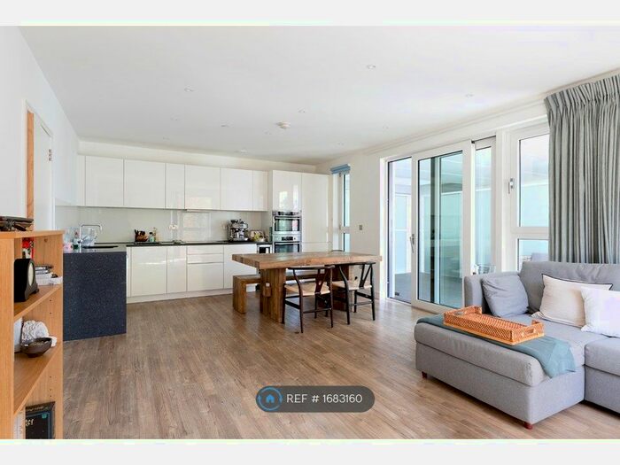 2 Bedroom Flat To Rent In Collet House, London, SW8