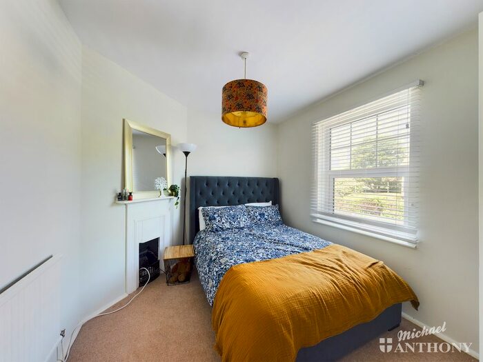 3 Bedroom Terraced House For Sale In Tring Road, Aylesbury, Buckinghamshire, HP20