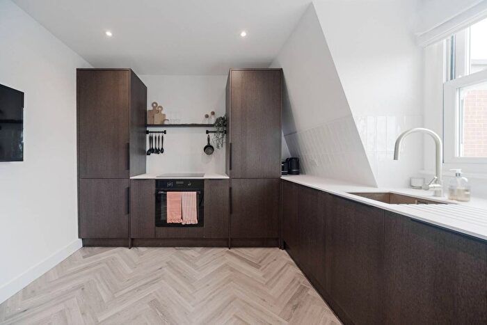 2 Bedroom Flat For Sale In Mitcham Road, Tooting, London, SW17