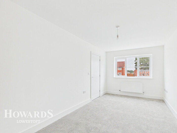 3 Bedroom Semi Detached House For Sale In Quercus Drive, Harleston, IP20