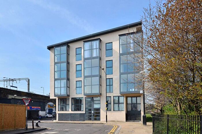 1 Bedroom Flat To Rent In Embassy Court, Brady Street, Bethnal Green, London, E1