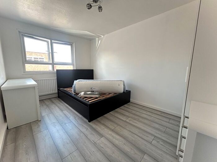 1 Bedroom Flat To Rent In Woodville House, Sutton, SM1