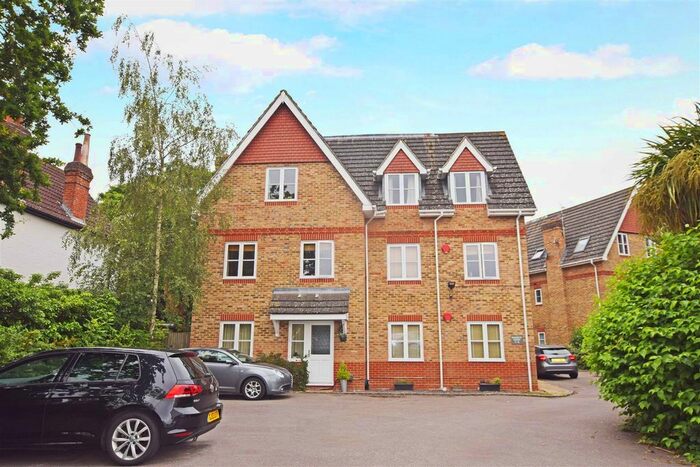 2 Bedroom Flat To Rent In Hanworth Road, Hampton, TW12
