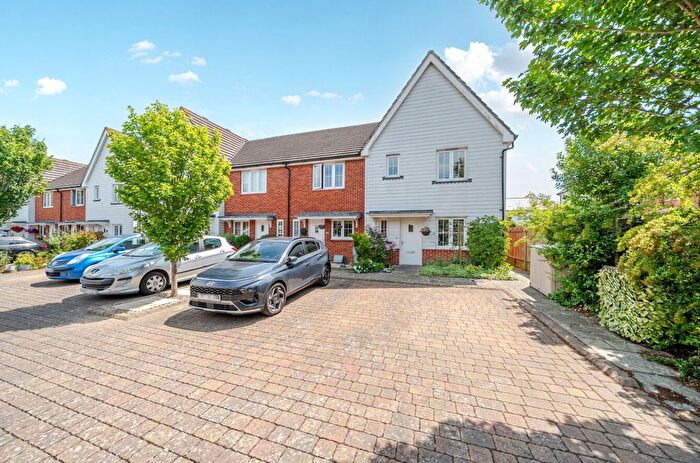 3 Bedroom End Of Terrace House For Sale In Edwin Close, Bersted, PO21