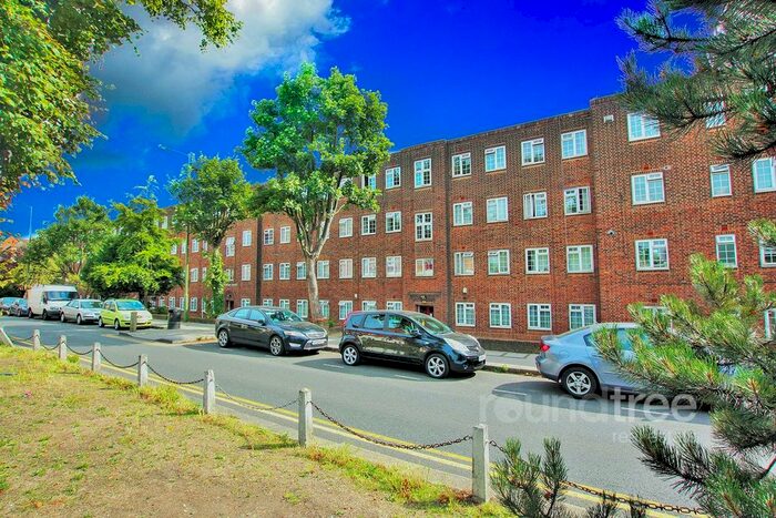 2 Bedroom Flat To Rent In Burnham Court, Brent Street, Hendon, NW4