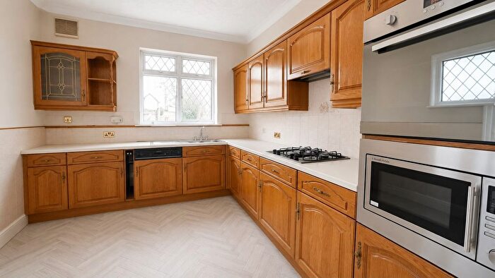 3 Bedroom Semi-Detached House To Rent In Gidea Park, RM2