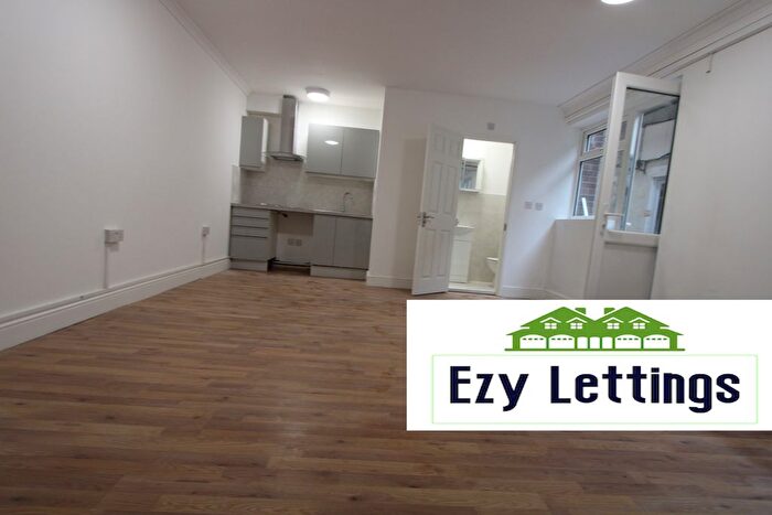 Studio To Rent In Bensham Grove, Thornton Heath, CR7